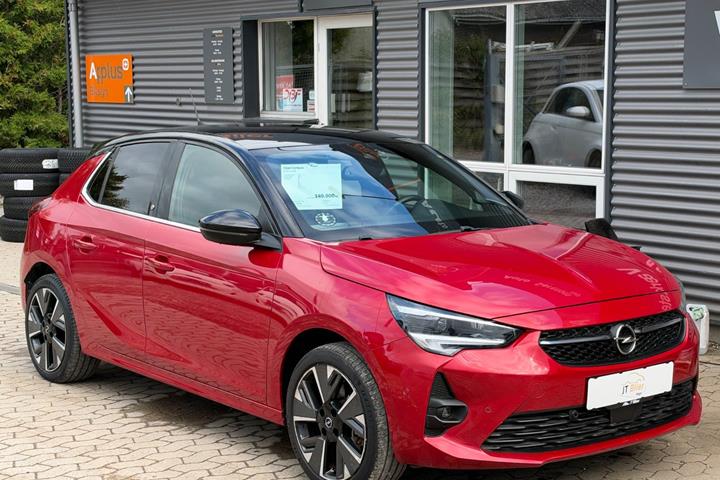 Rød Opel Corsa-e fra 2023 set udefra