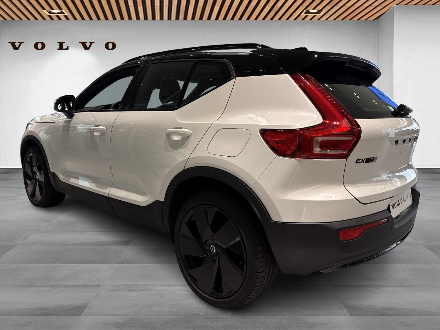 Hvid Volvo EX40 fra 2026