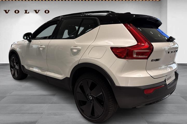 Hvid Volvo EX40 fra 2026