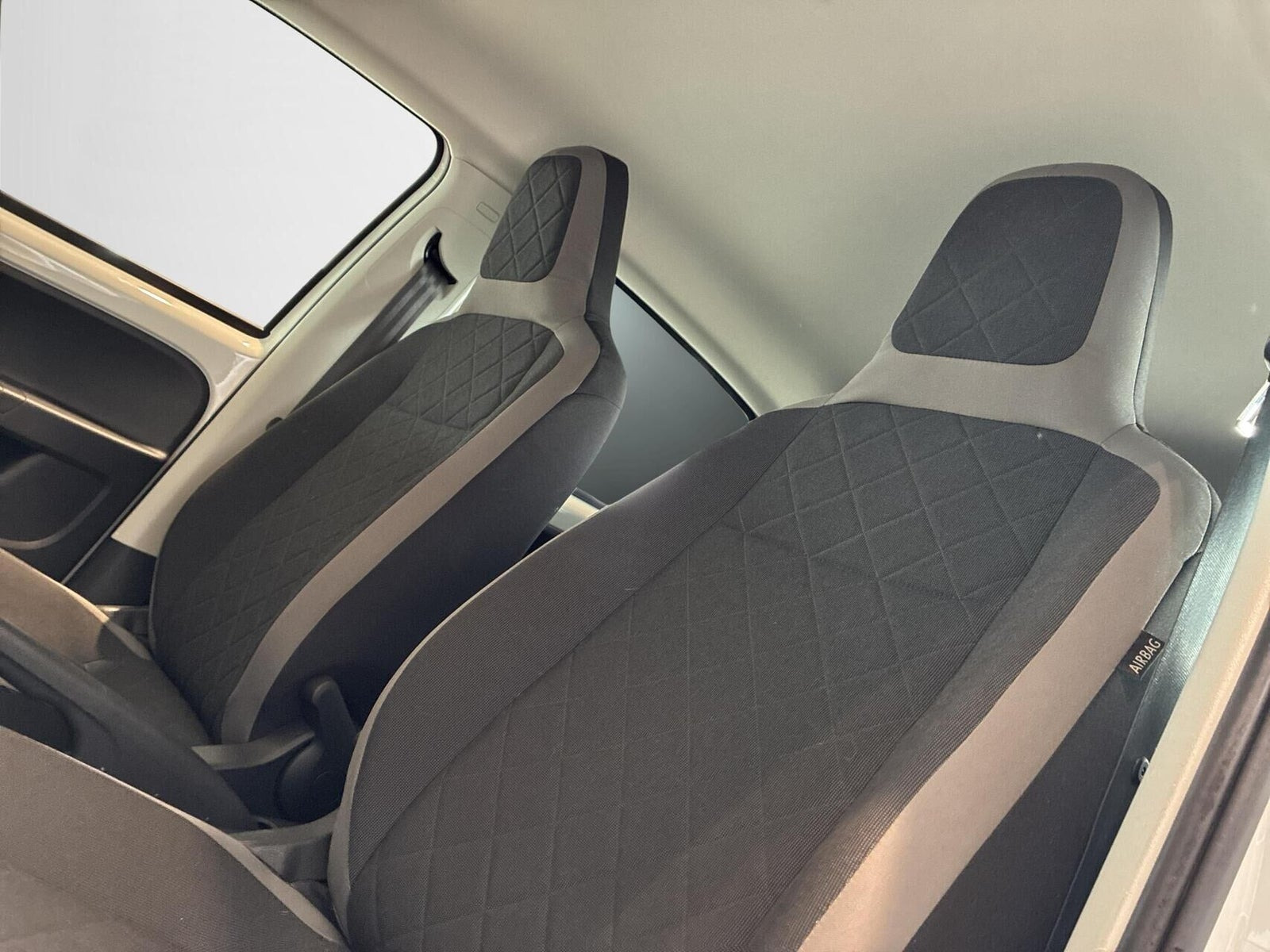 Hvid VW E-UP! fra 2021