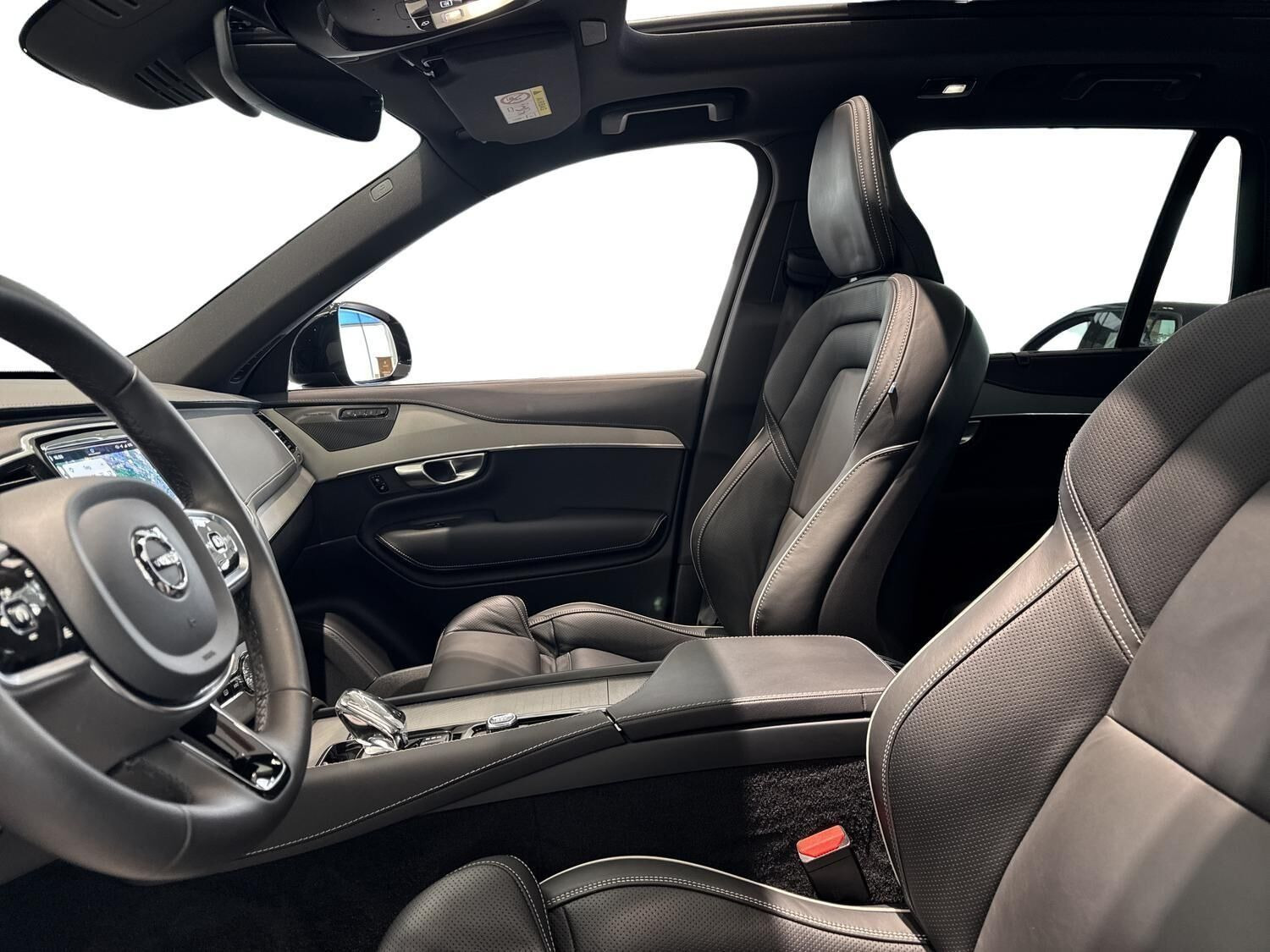 Sort Volvo XC90 fra 2023