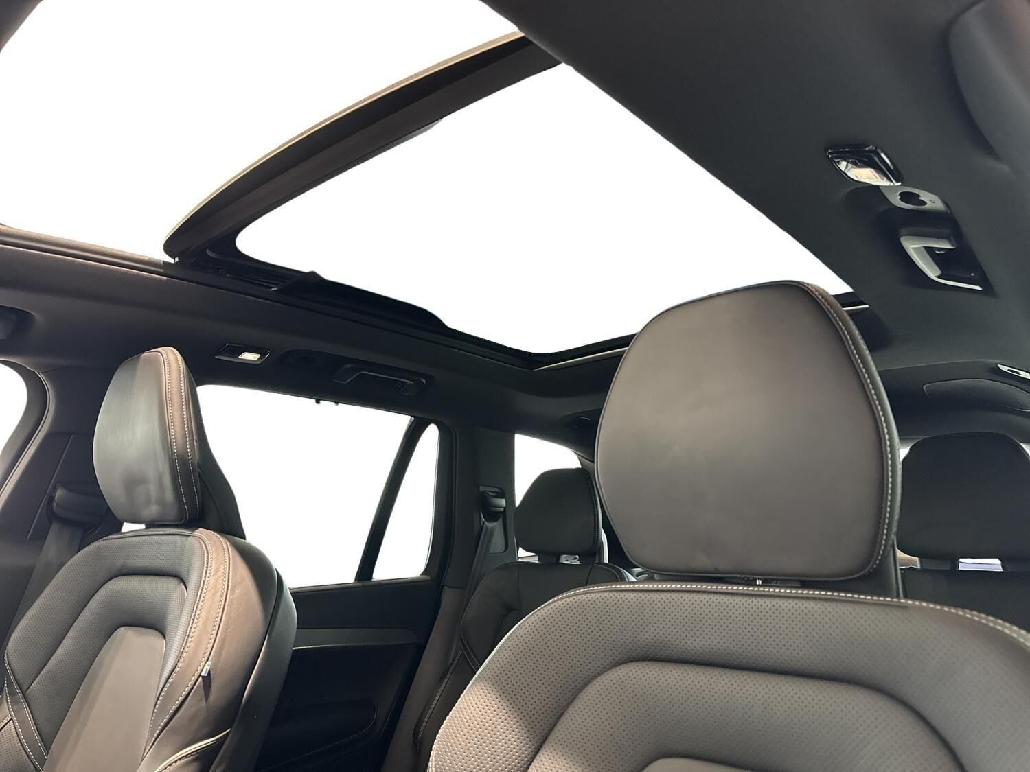 Sort Volvo XC90 fra 2023