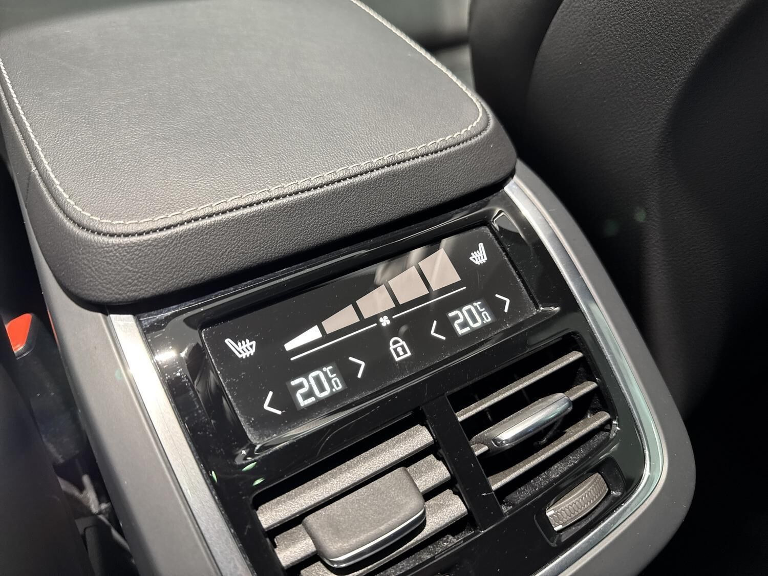 Sort Volvo XC90 fra 2023