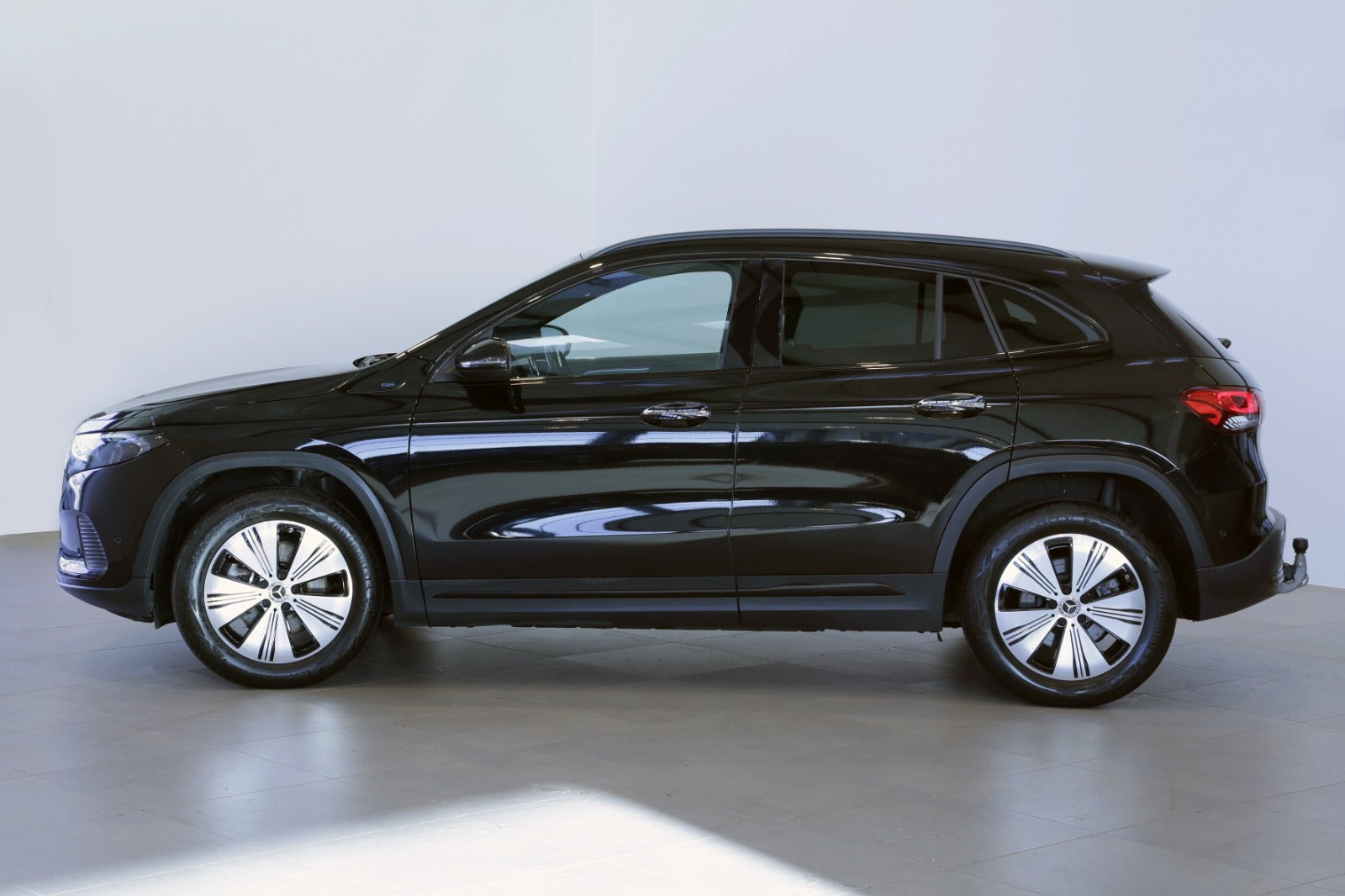 Sort Mercedes EQA250 fra 2021