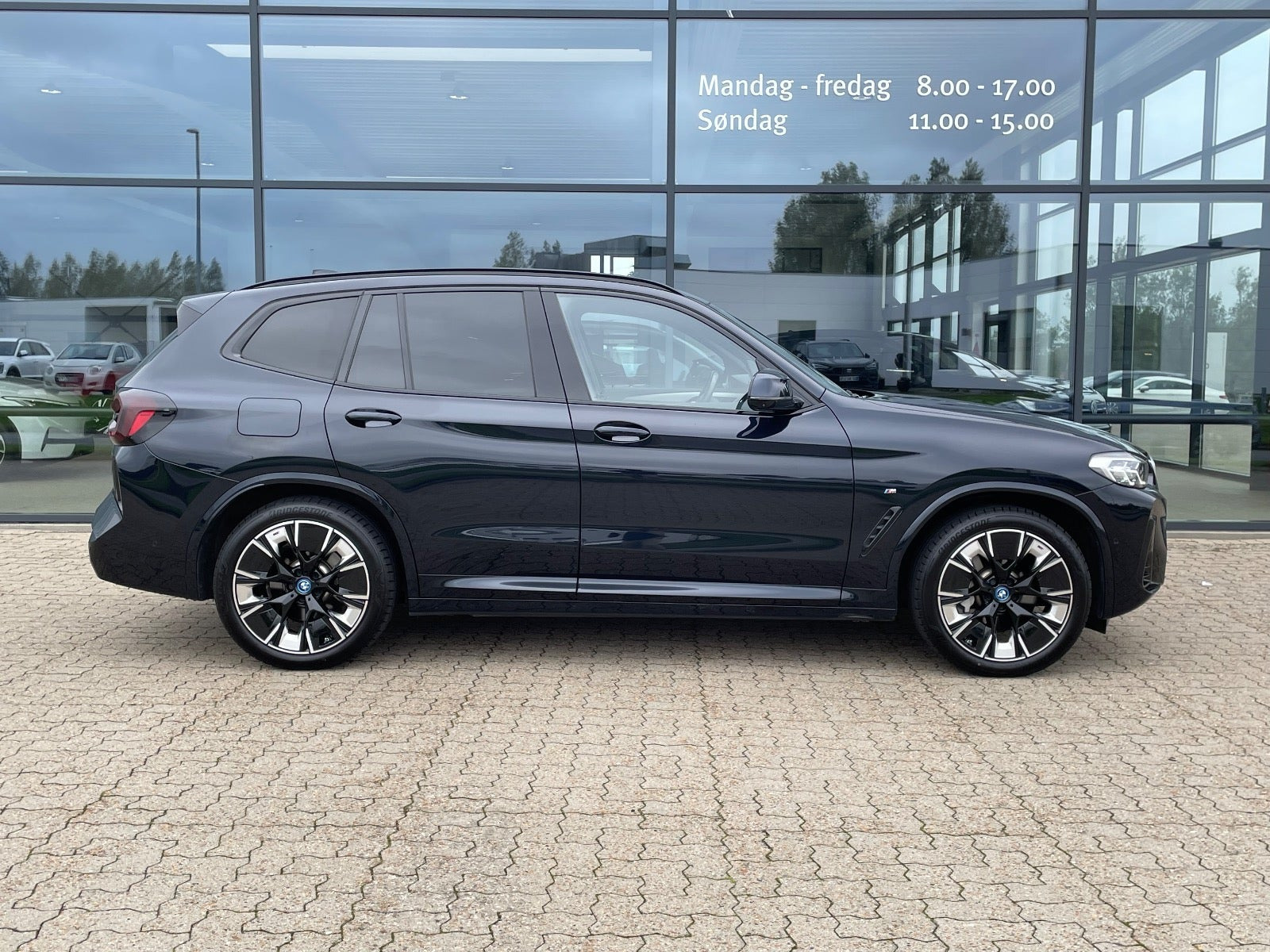 Sort BMW iX3 fra 2024