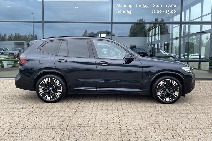 Sort BMW iX3 fra 2024
