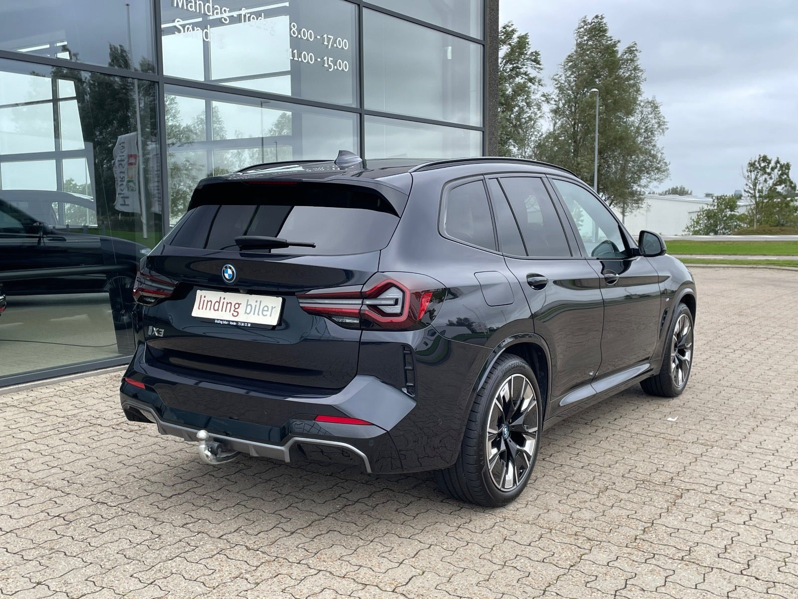Sort BMW iX3 fra 2024