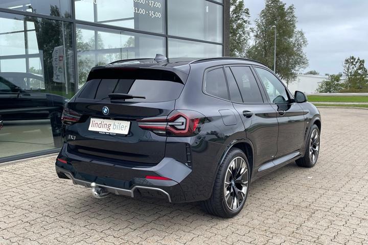 Sort BMW iX3 fra 2024