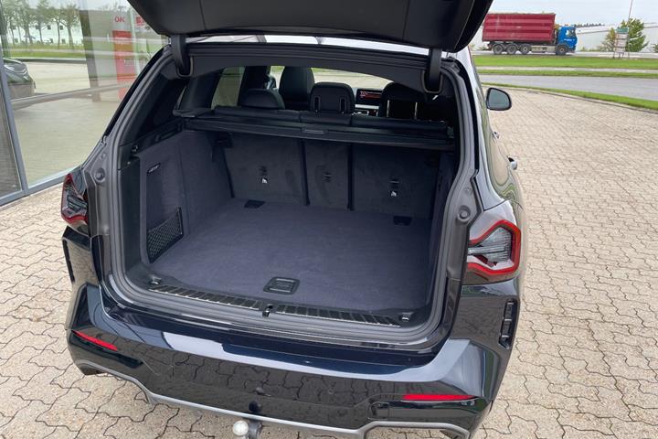 Sort BMW iX3 fra 2024