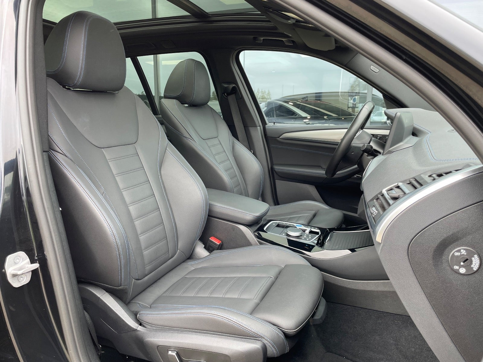 Sort BMW iX3 fra 2024