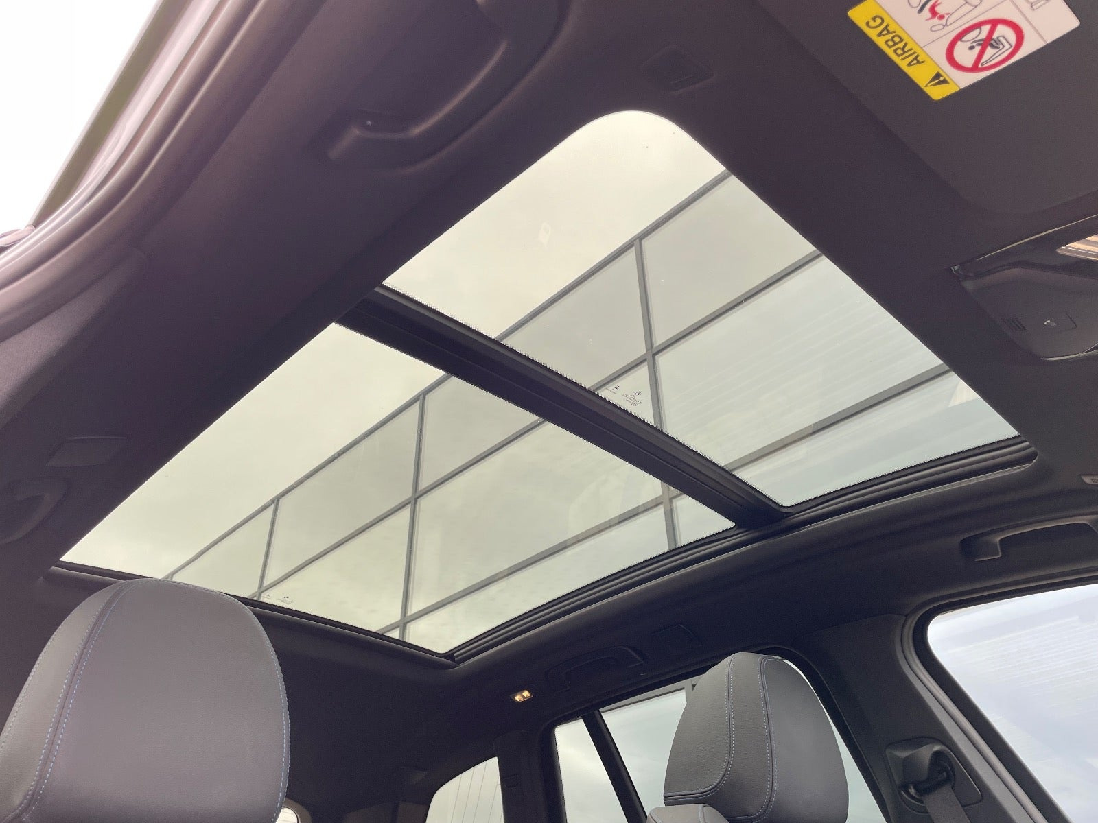 Sort BMW iX3 fra 2024