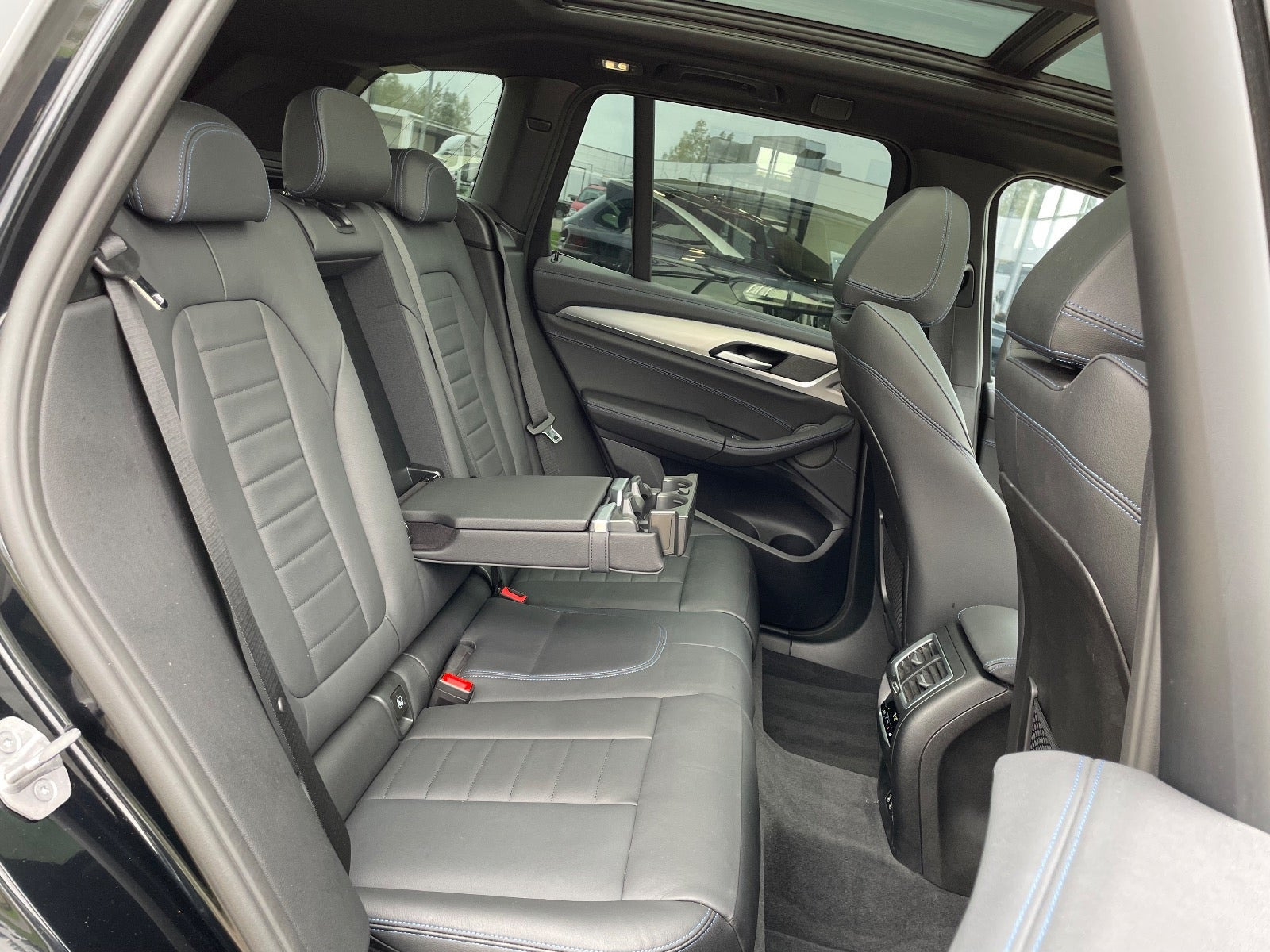 Sort BMW iX3 fra 2024