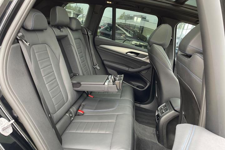 Sort BMW iX3 fra 2024