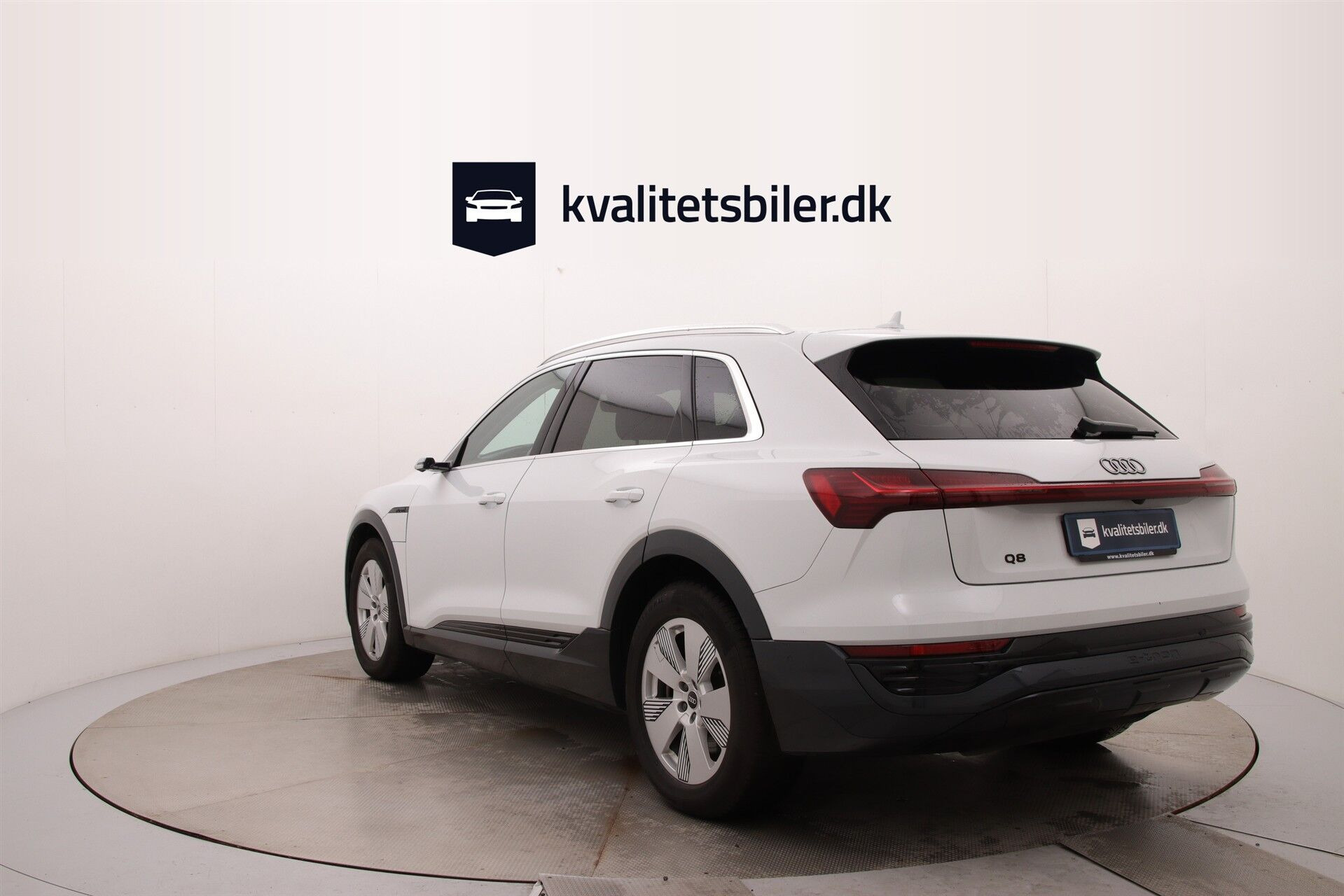 Hvid Audi Q8 fra 2023