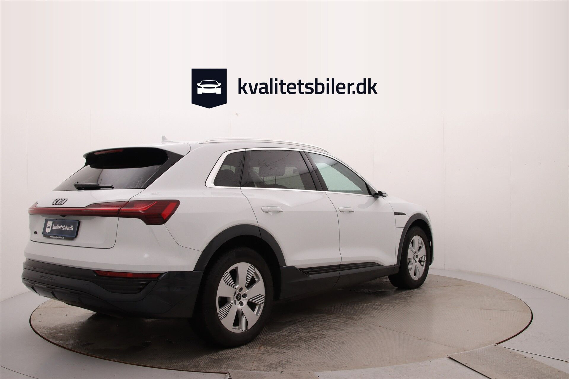 Hvid Audi Q8 fra 2023