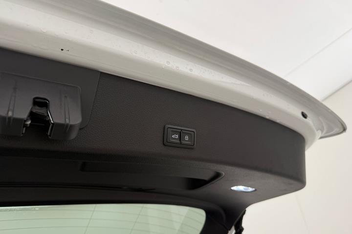 Hvid Audi Q8 fra 2023