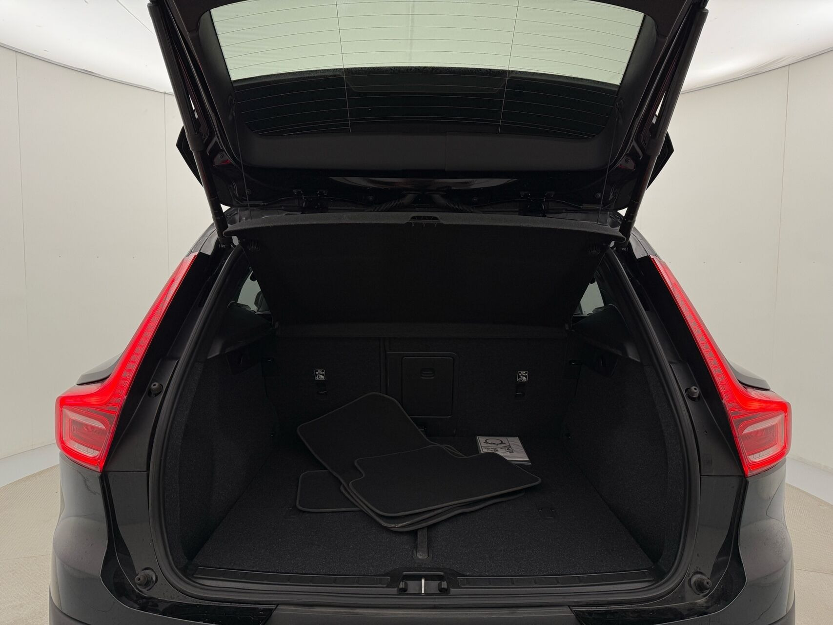 Sort Volvo XC40 fra 2021