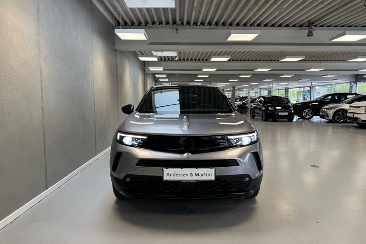 Grå Opel Mokka-e fra 2023