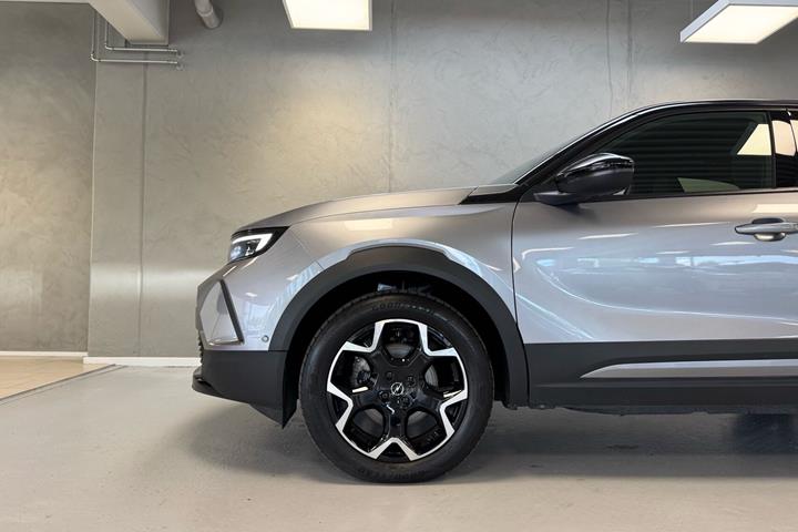 Grå Opel Mokka-e fra 2023
