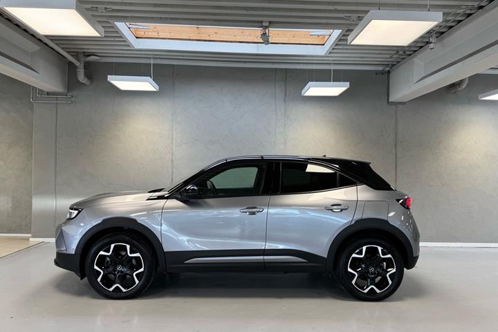 Grå Opel Mokka-e fra 2023