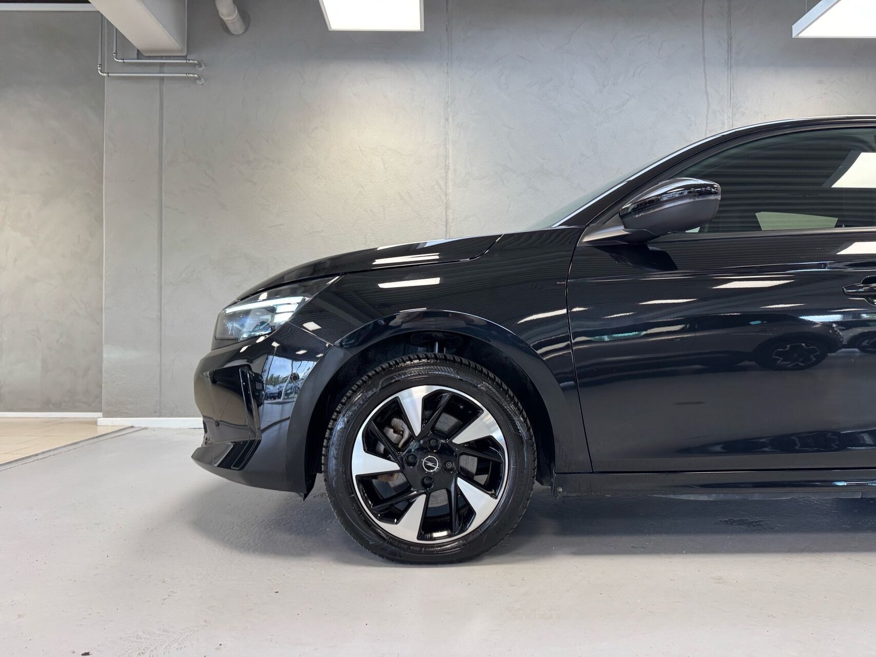 Sort Opel Corsa-e fra 2024