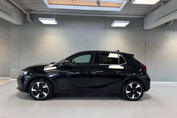 Sort Opel Corsa-e fra 2024