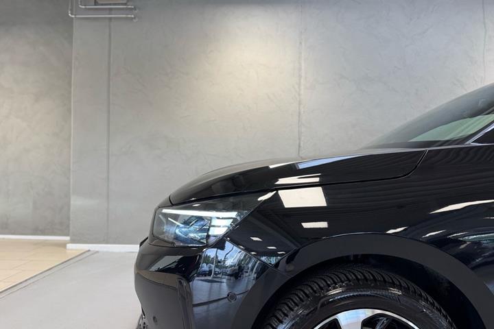 Sort Opel Corsa-e fra 2024