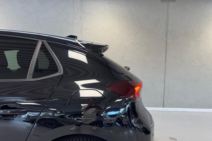 Sort Opel Corsa-e fra 2024