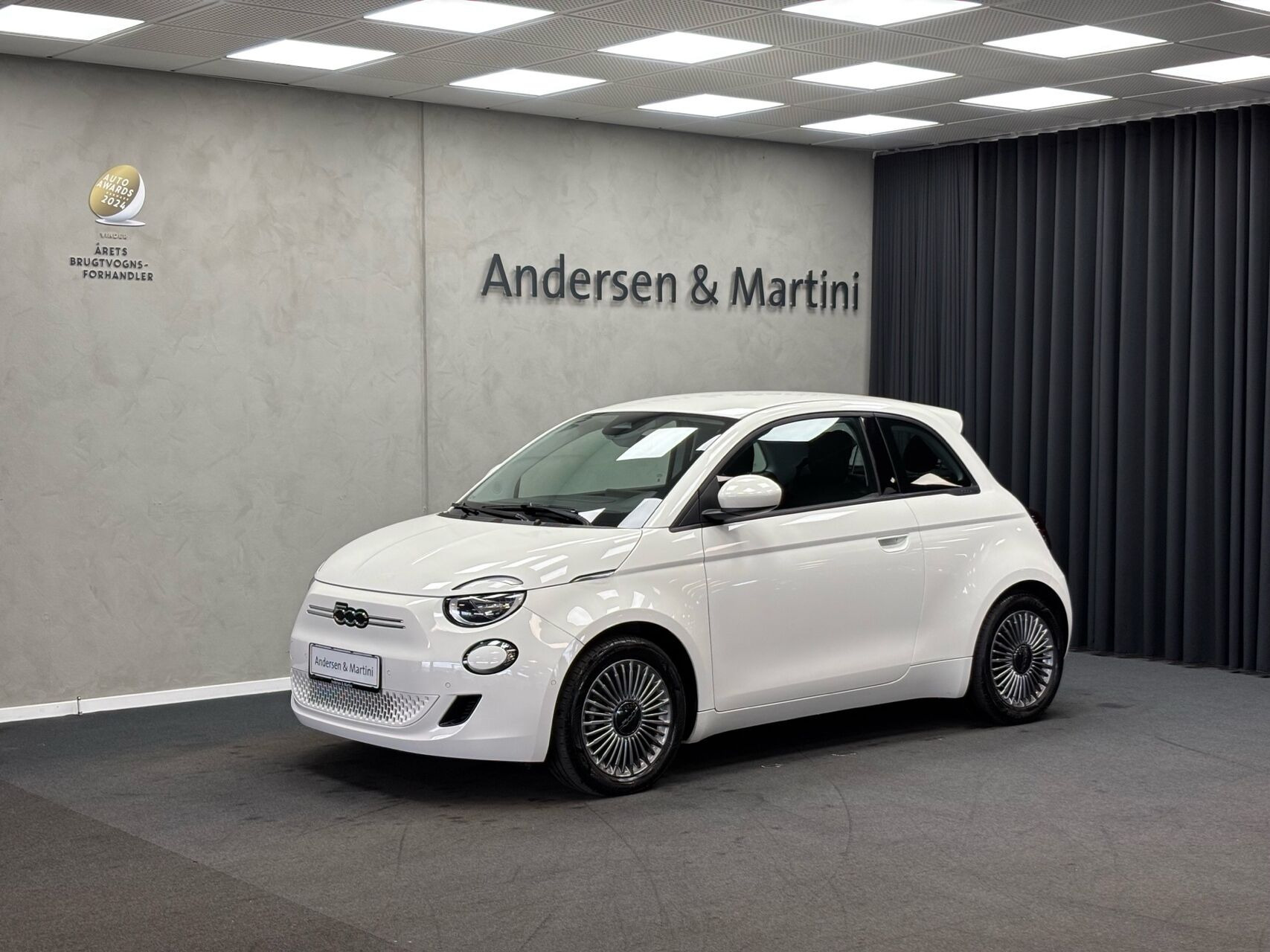 Hvid Fiat 500e fra 2023