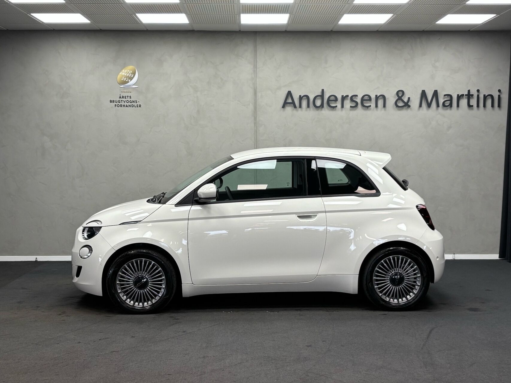 Hvid Fiat 500e fra 2023