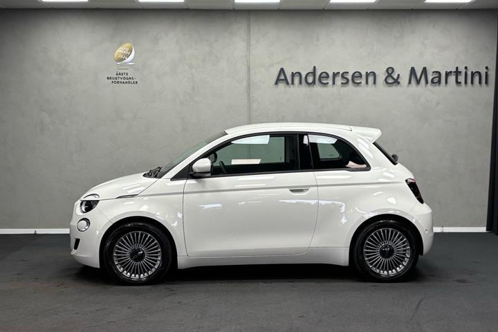 Hvid Fiat 500e fra 2023