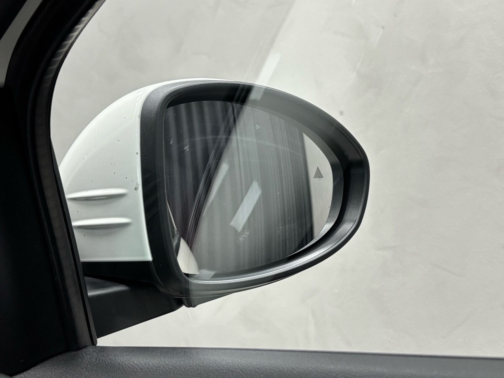 Hvid Fiat 500e fra 2023