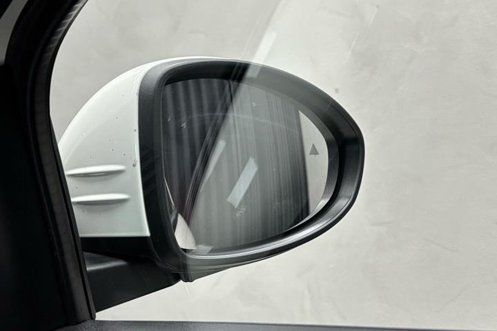 Hvid Fiat 500e fra 2023