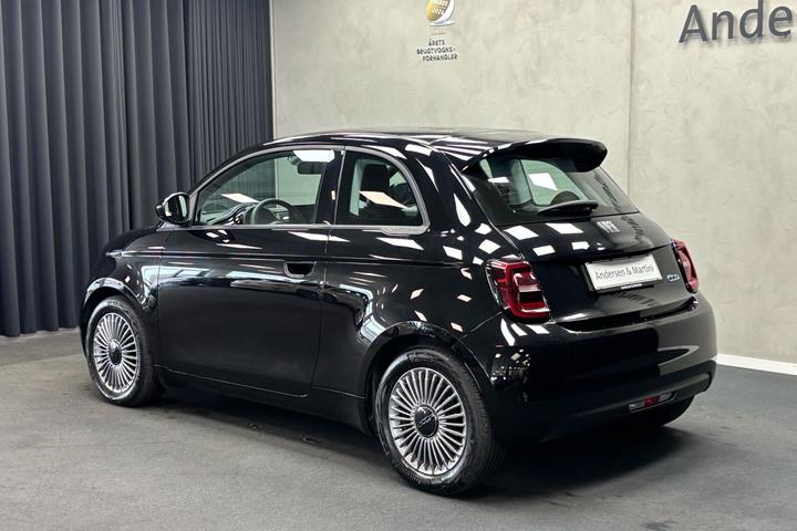 Sort Fiat 500e fra 2023
