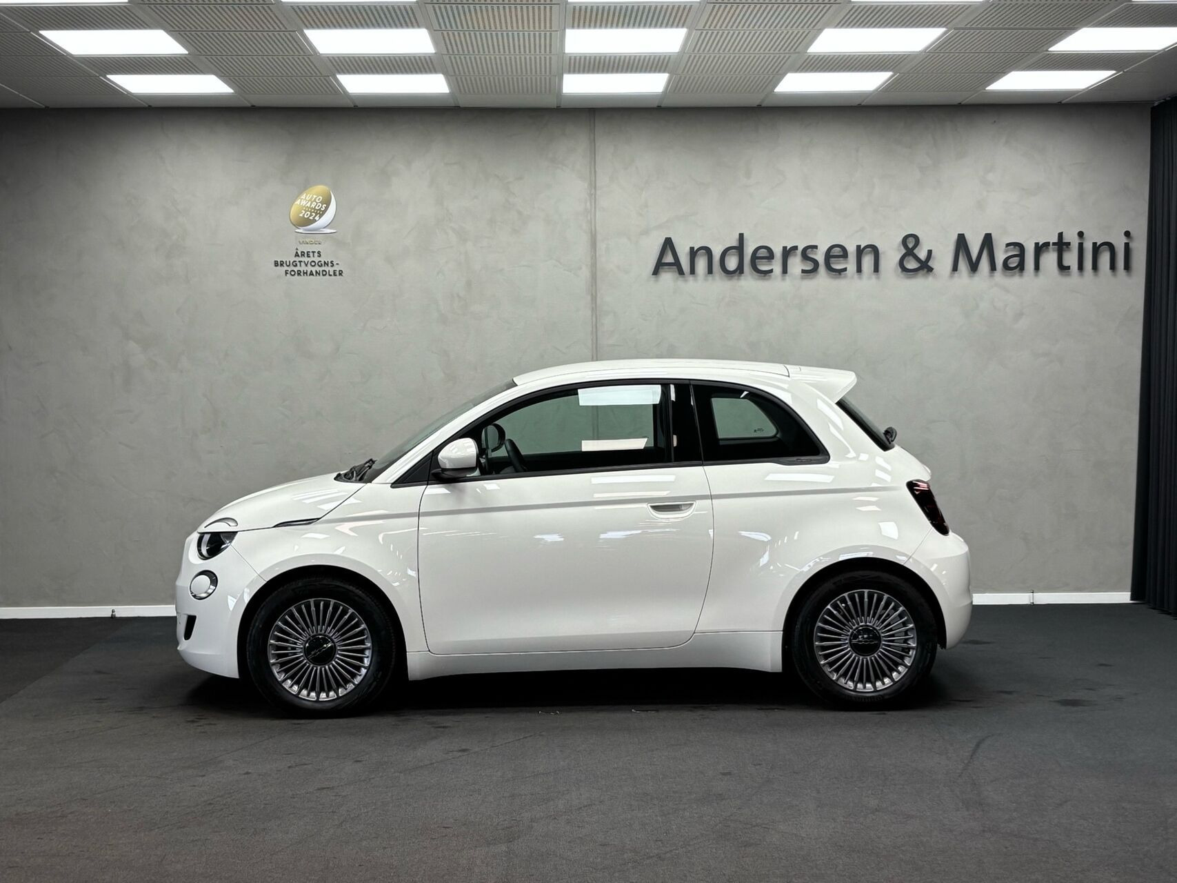 Hvid Fiat 500e fra 2023