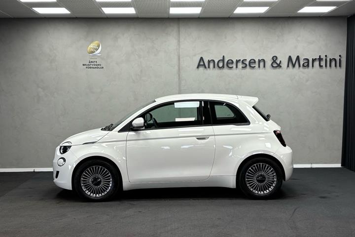 Hvid Fiat 500e fra 2023