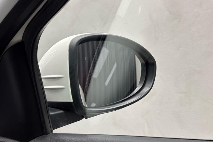 Hvid Fiat 500e fra 2023