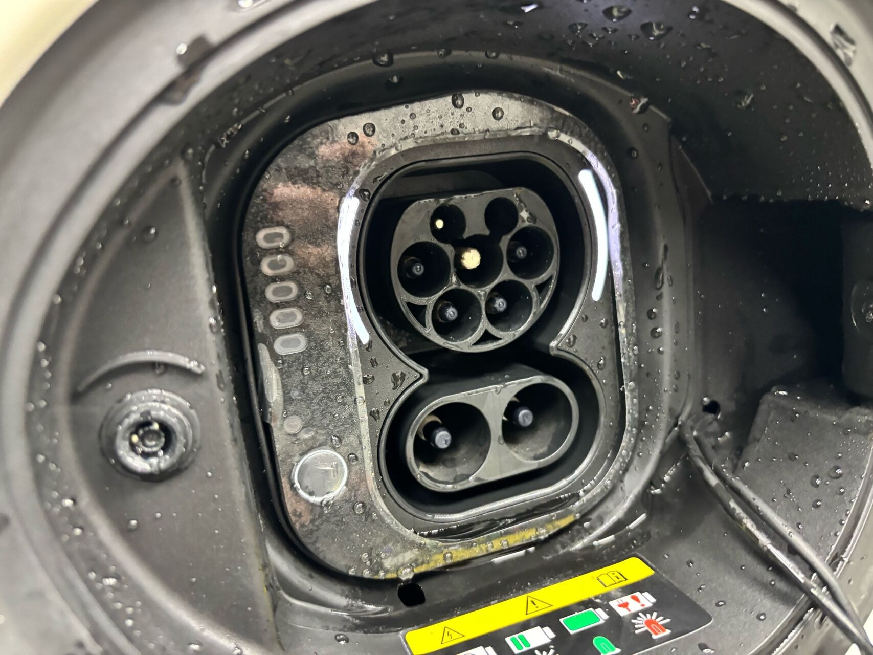 Hvid Fiat 500e fra 2023