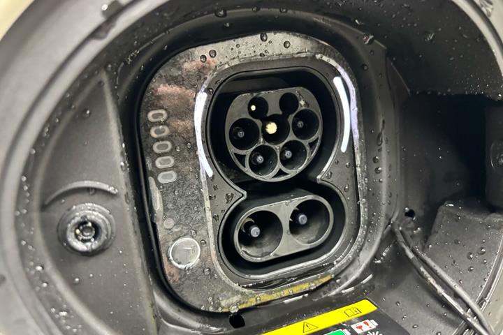Hvid Fiat 500e fra 2023
