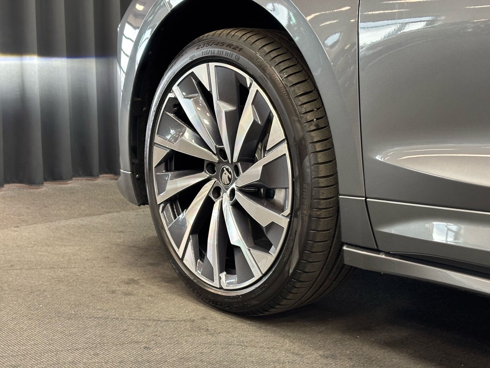 Grå Skoda Enyaq fra 2026