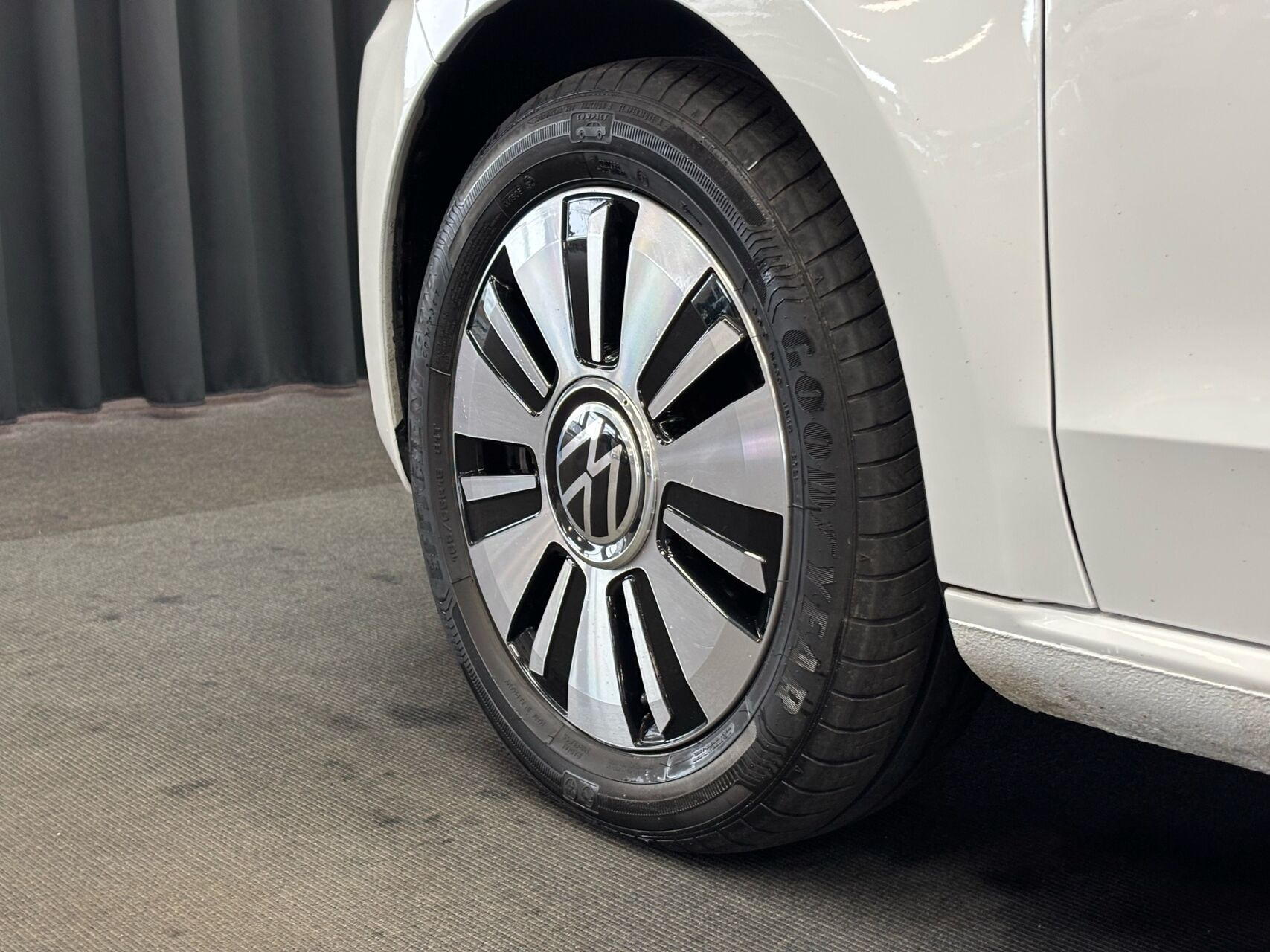 Hvid VW UP! fra 2021