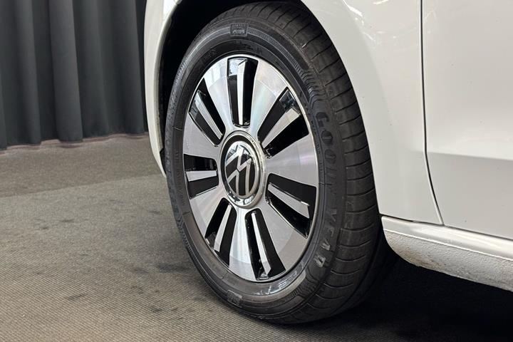 Hvid VW UP! fra 2021