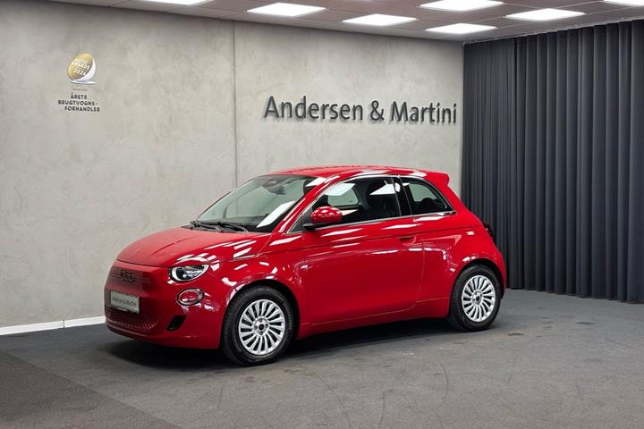 Rød Fiat 500e fra 2023