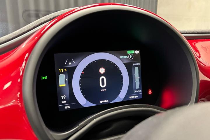 Rød Fiat 500e fra 2023