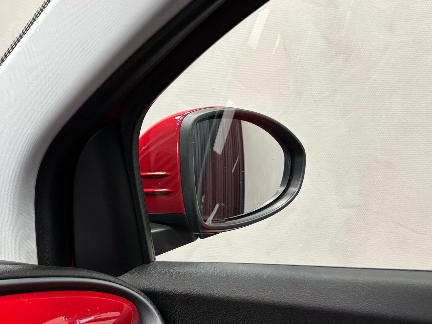 Rød Fiat 500e fra 2023