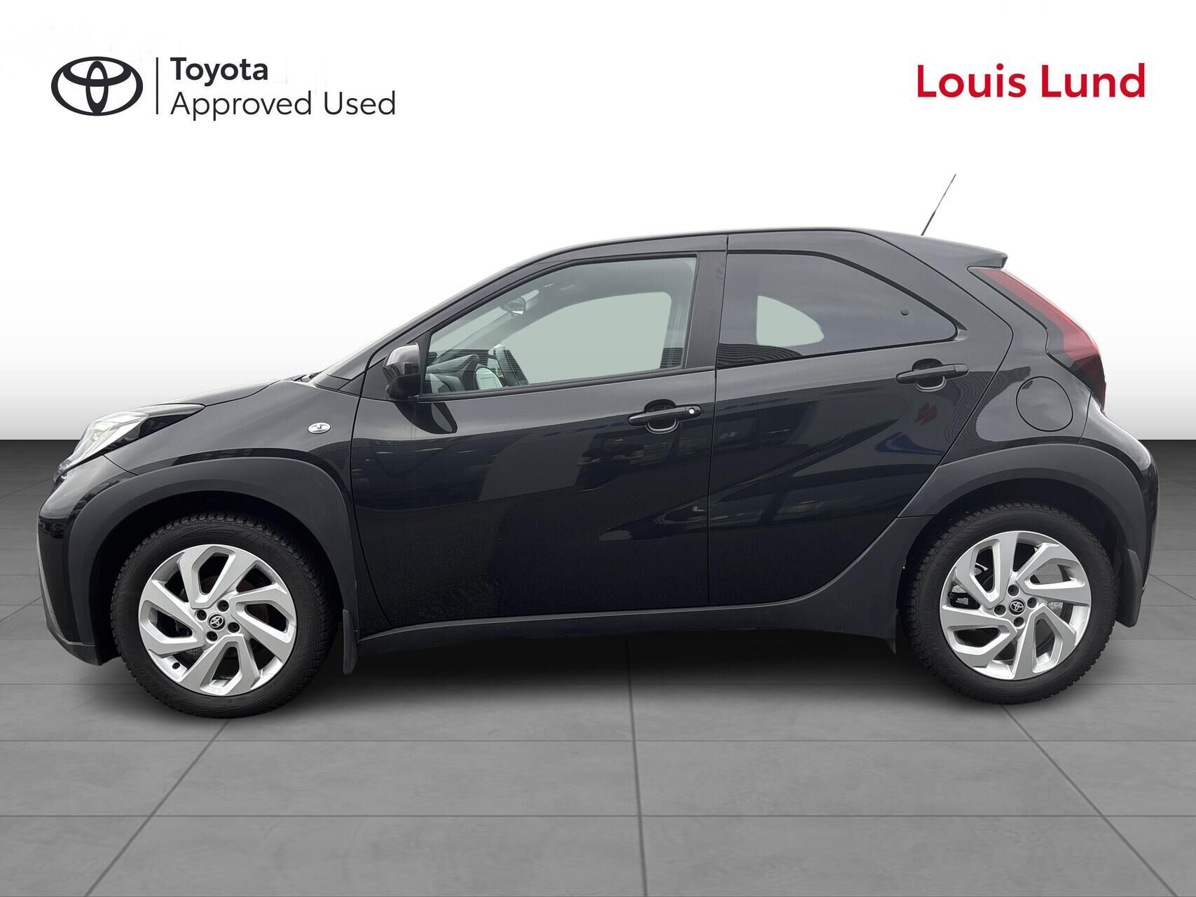 Sort Toyota Aygo X fra 2024