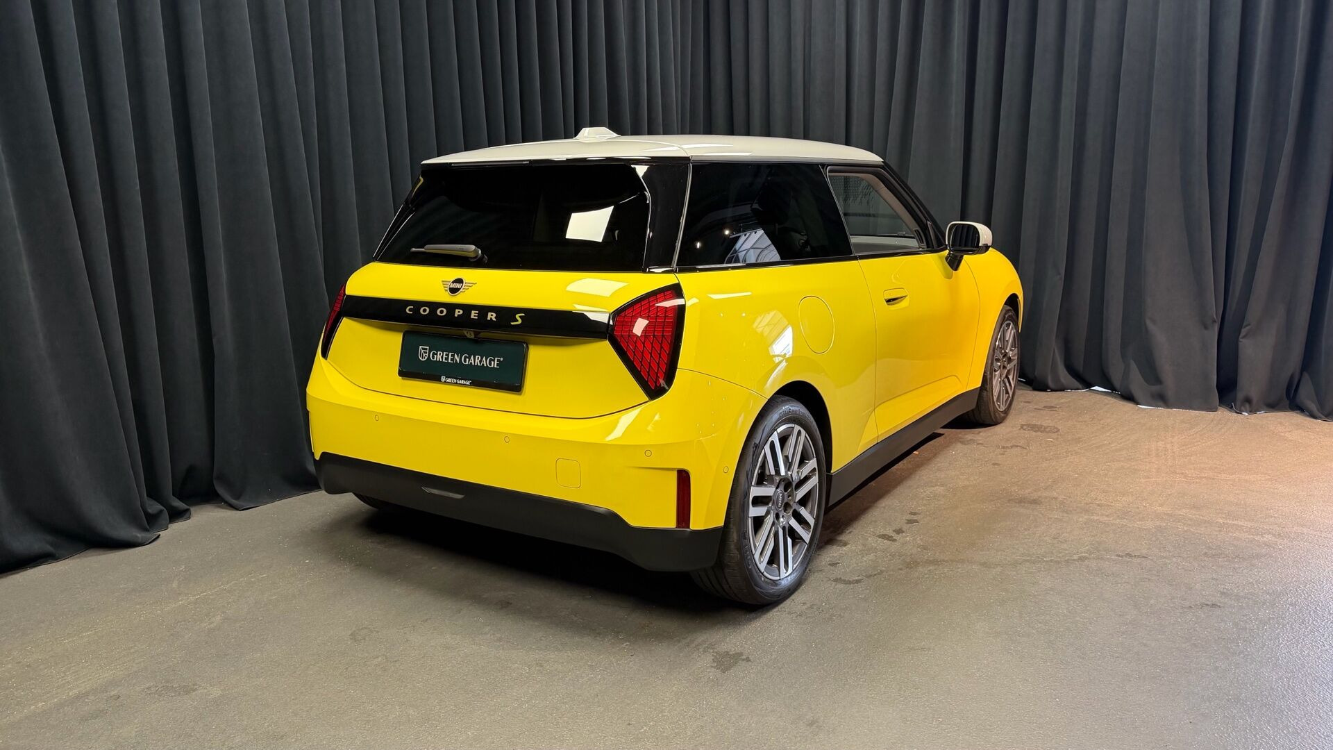 Gul Mini Cooper fra 2024