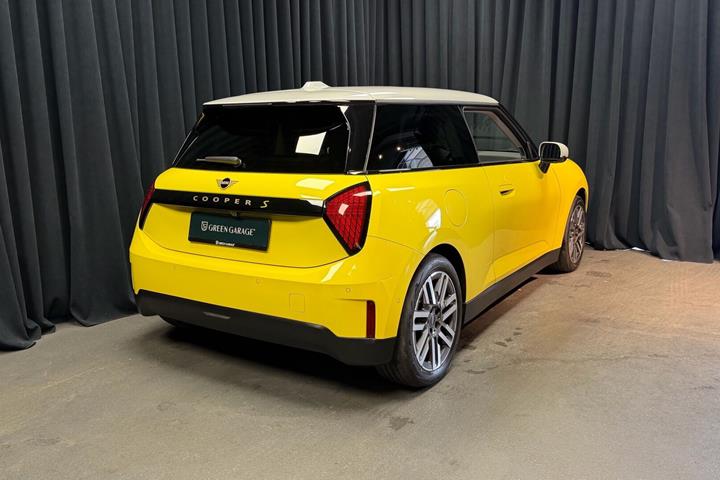Gul Mini Cooper fra 2024