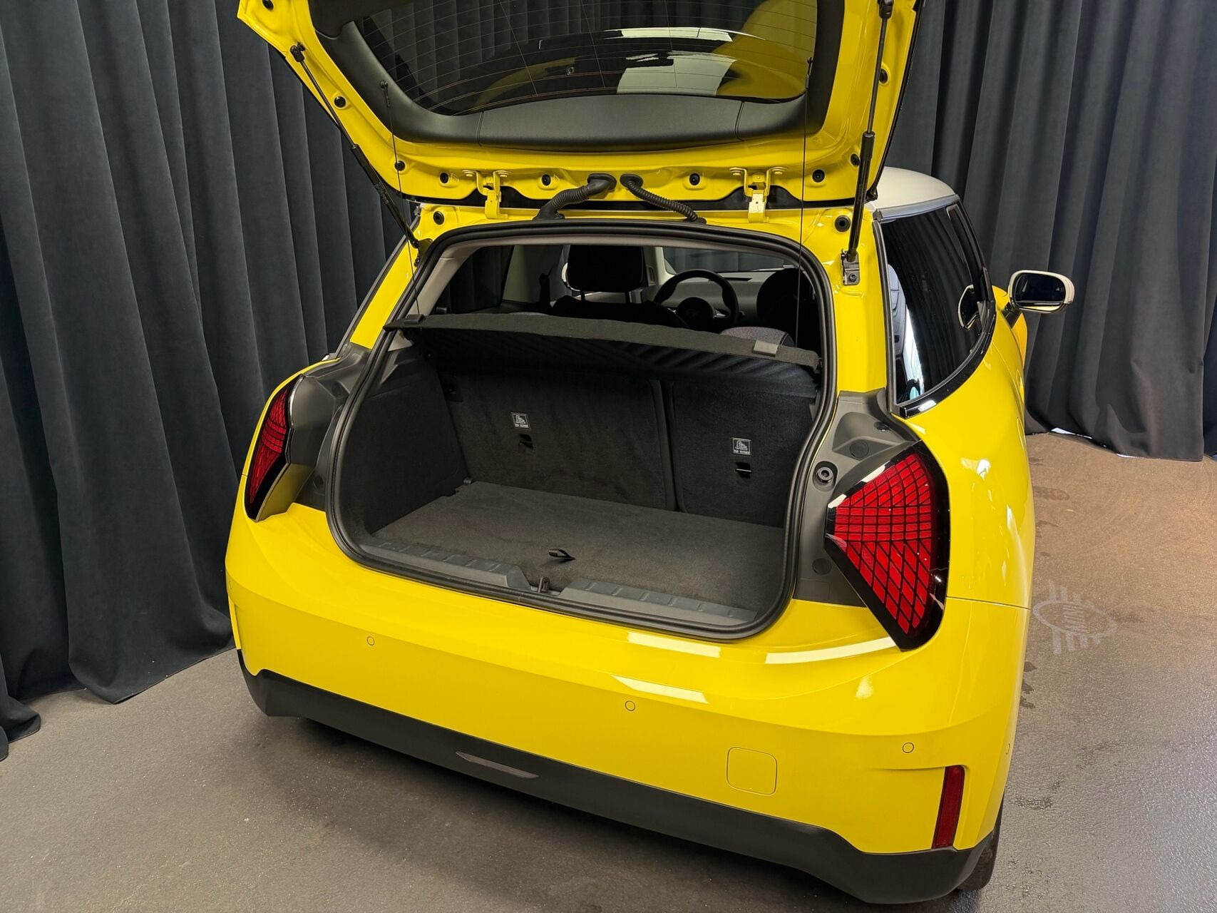 Gul Mini Cooper fra 2024
