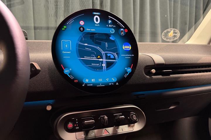 Gul Mini Cooper fra 2024